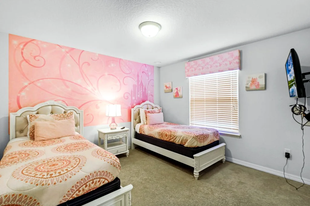 Pink bedroom at Nice Palms